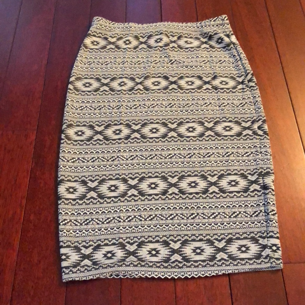 Long printed fitted skirt